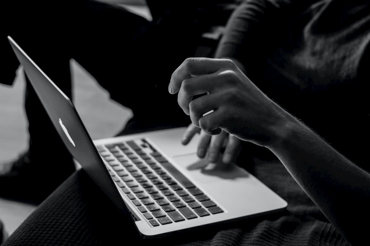 Webエンジニア初心者ほどMacをおすすめしない理由